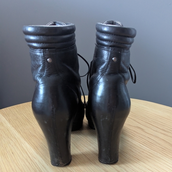 Kenneth Cole Women's (Size 6M) Black Leather Lace-Up Boots With Block Heel - Picture 2 of 16